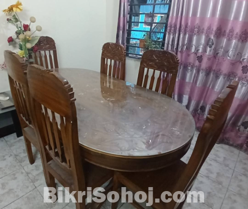 খাঁটি শেগুন কাঠের তৈরি ডাইনিং টেবিল বিক্রি করা হবে।